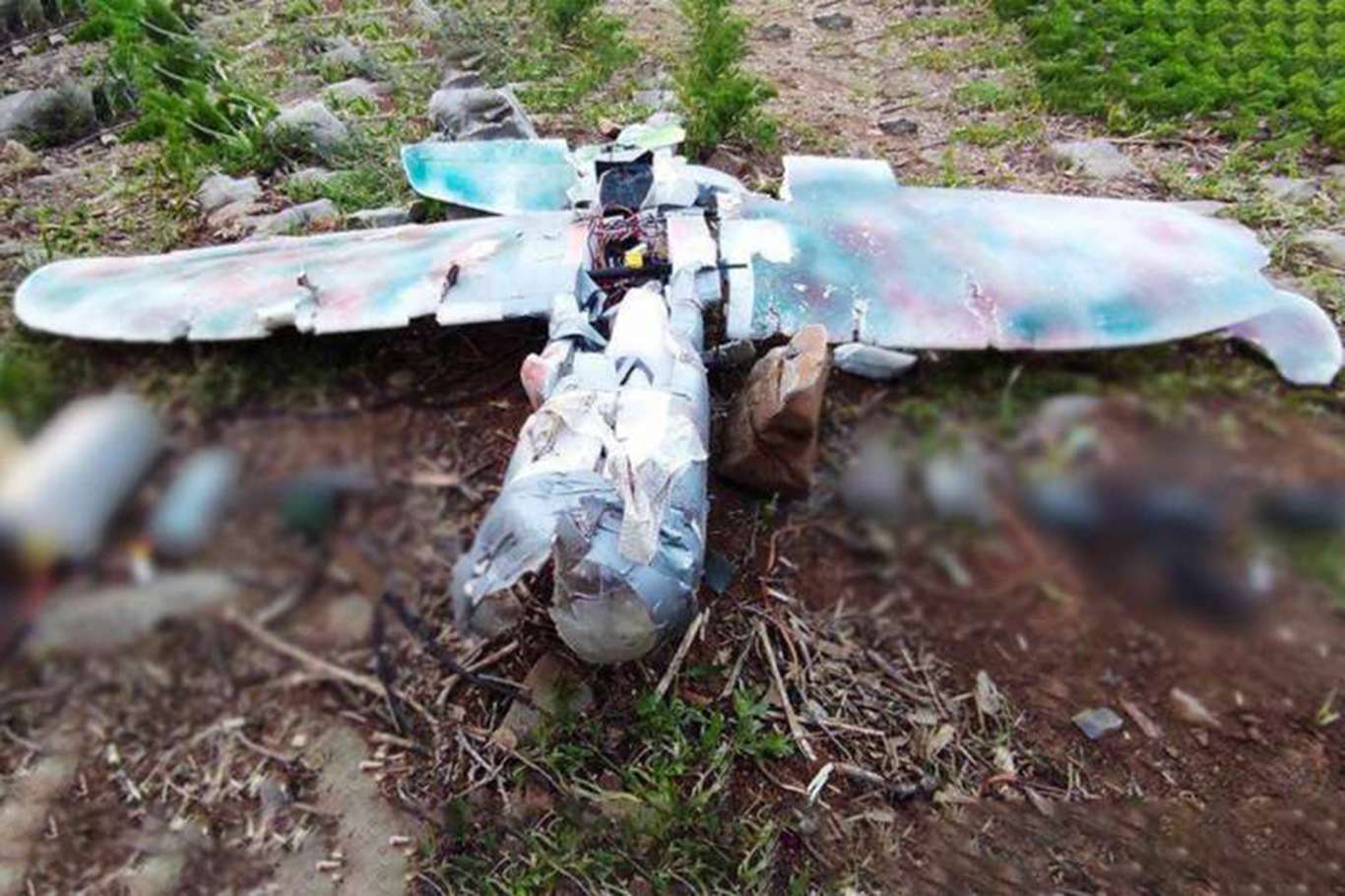 Fırat Kalkanı üs bölgesine fırlatılan maket uçak düşürüldü Fırat Kalkanı üs bölgesine fırlatılan maket uçak düşürüldü